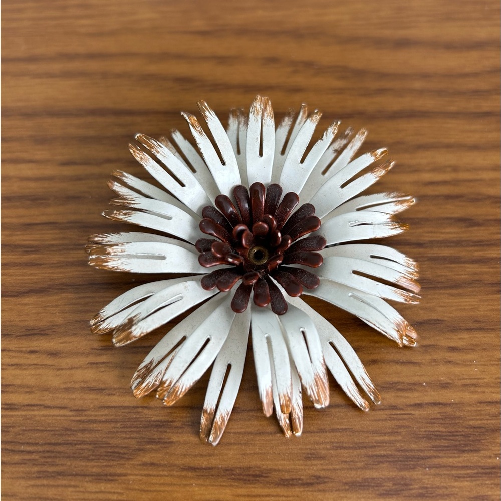 Vintage Metal Flower Brooch